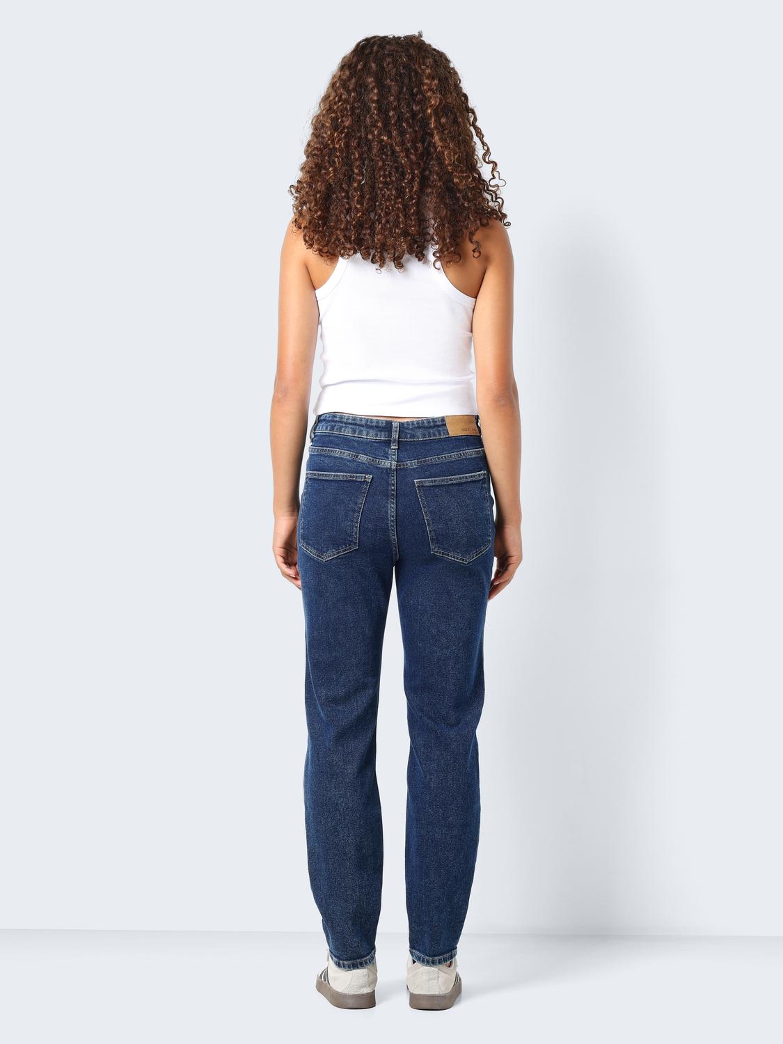 model_shot-front_full